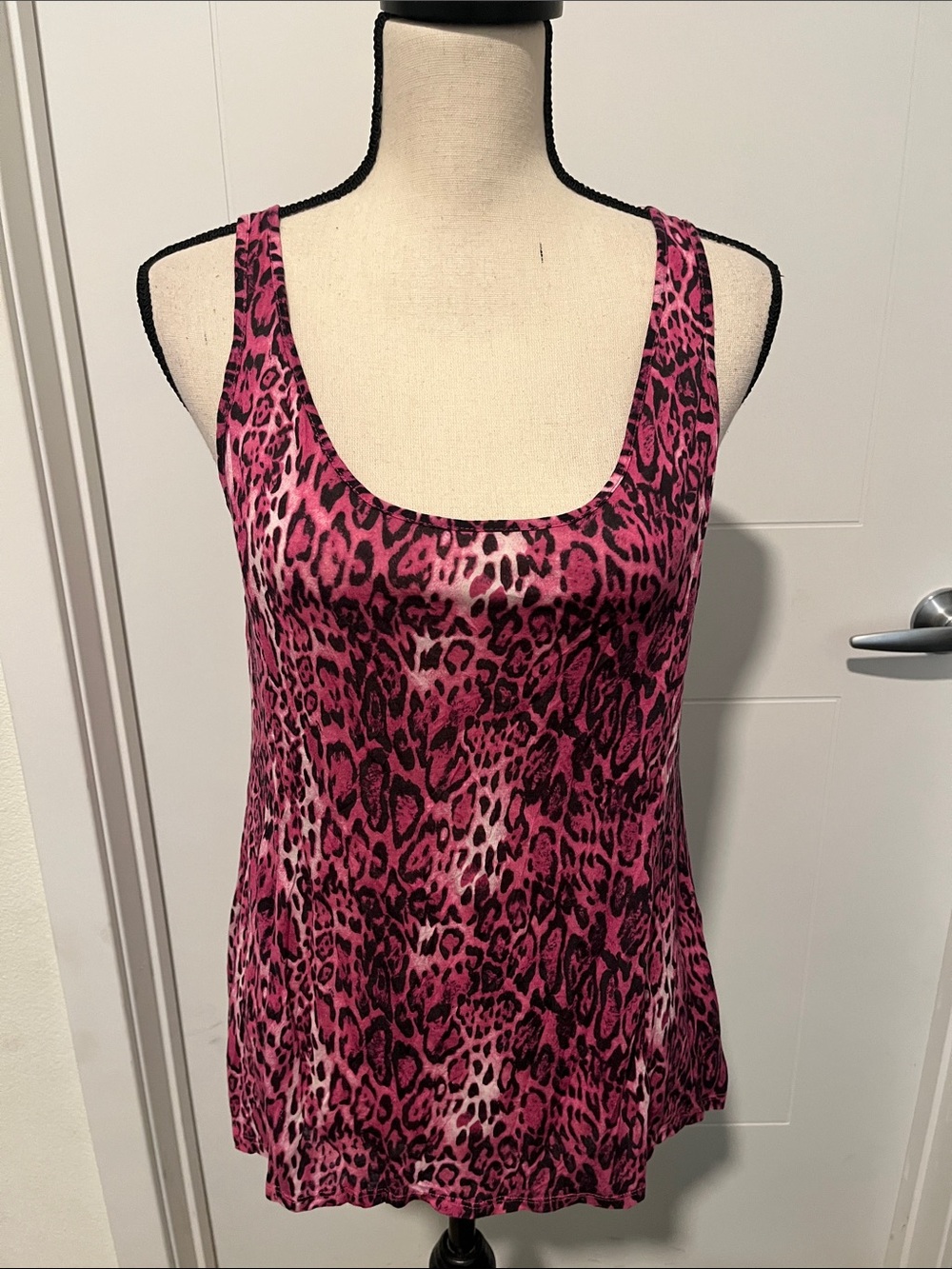 Bebe Pink Leopard Design Print Hi-Lo Scoop Neck Sleeveless Tank Top NWT